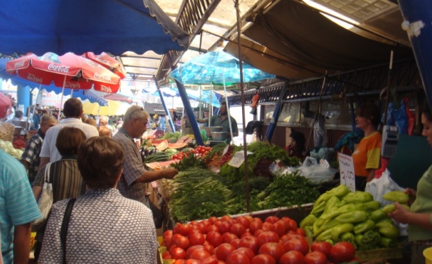 Инспектори на ГД „Метрологичен надзор” съставиха 9 акта при проверки на пазара „Димитър Петков” 