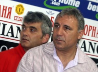 ПРЕСКОНФЕРЕНЦИЯ НА ПФЛ И ФУТБОЛНАТА АКАДЕМИЯ НА ХРИСТО СТОИЧКОВ В ЕТРОПОЛЕ ЗА ВРЪЧВАНЕ НА НАГРАДАТА ОТ ЕВРОПЕЙСКАТА ФУТБОЛНА ЛИГА В КАТЕГОРИЯТА "РАЗВИТИЕ НА ЮНОШЕСКИЯ ФУТБОЛ". С УЧАСТИЕТО НА ХРИСТО СТОИЧКОВ И СВИЛЕН НЕЙКОВ