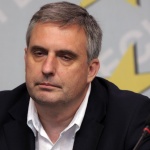 Стар приятел на Калфин ще го разходи с трактор 