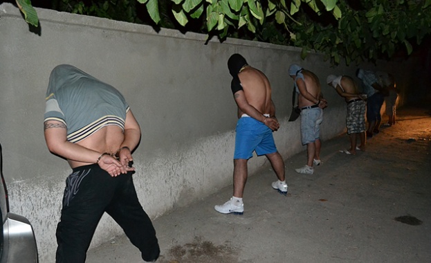 При спецакция срещу наркоразпространението закопчаха девет мъже 