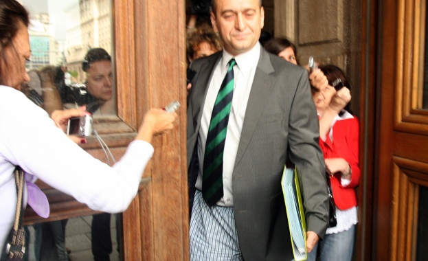 Държавата поиска имотите на Юзеир Юзеиров