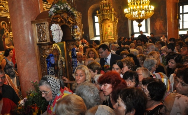 За мир и народно единство призова Пловдивският митрополит Николай в Катуница