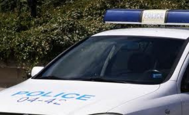 16-годишен, известен  на полицията, потроши две коли в Асеновград 
