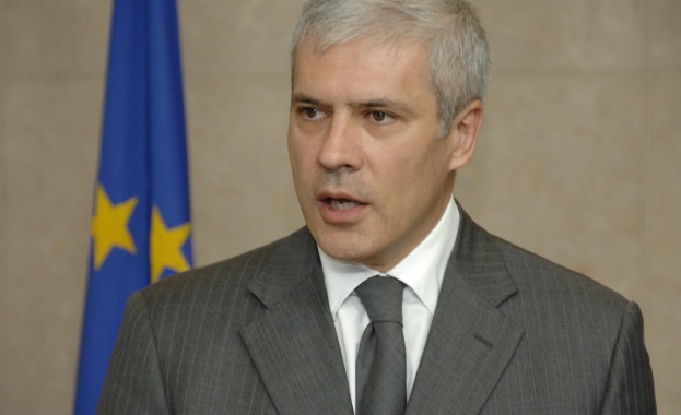 Тадич: Ще потънеме в мрака на национализма