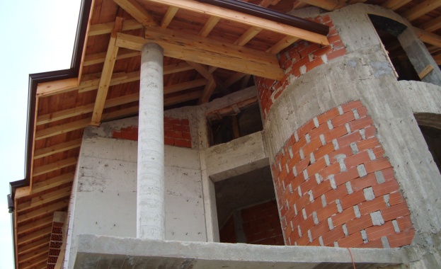 Провериха 244 строежа 