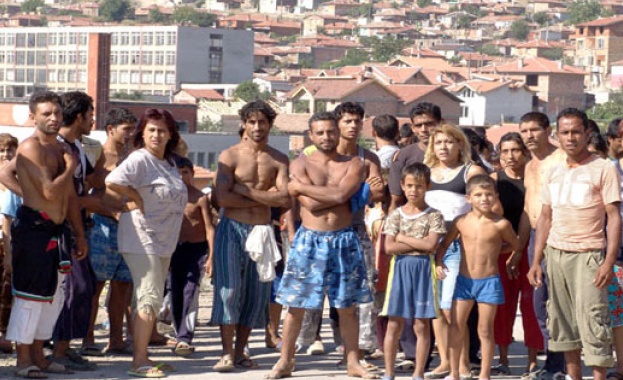 В РМакедония: Работим за подобряване положението на ромите 