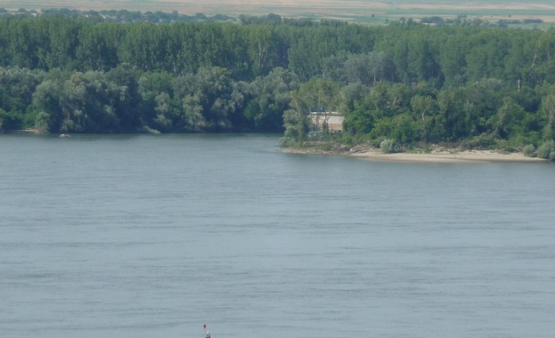 Продължава да спада нивото на река Дунав 