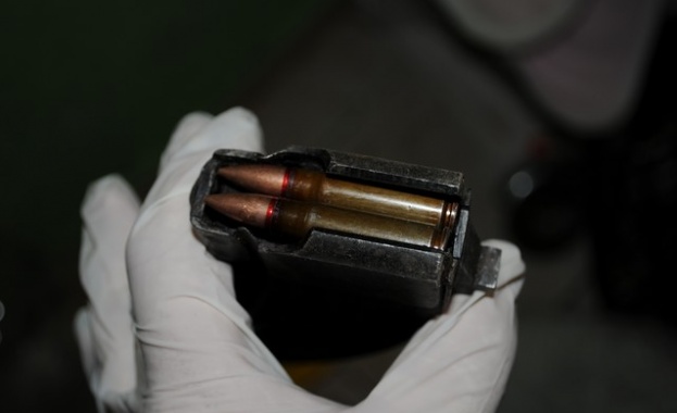 Мъж намери снаряди, заровени на 5 метра дълбочина 