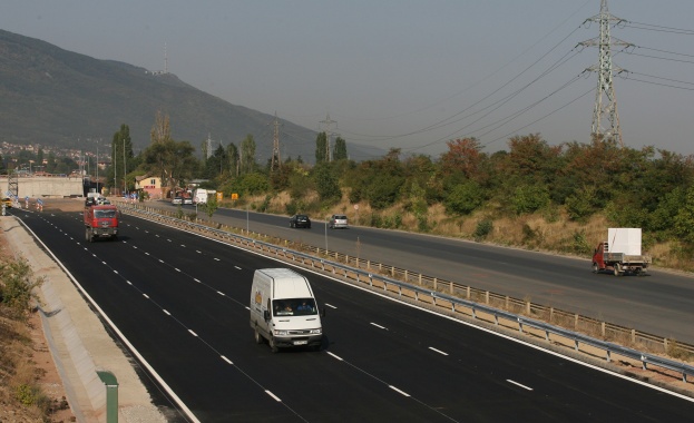 До 30 юни 2012 г. забраняват влизането на ППС-та по южното пътно платно на бул. „Ломско шосе” в София