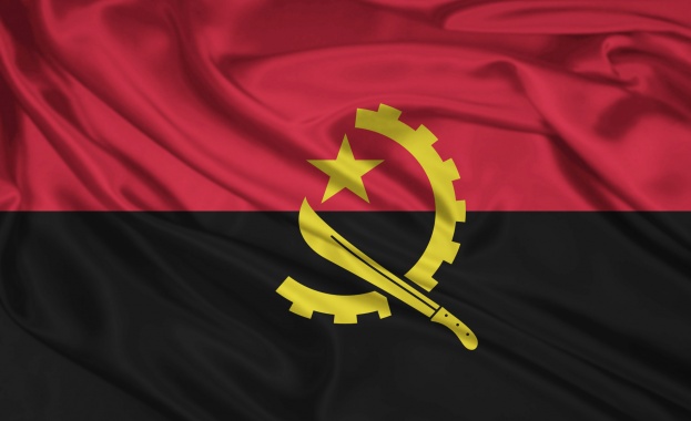 В Ангола се разби самолет, загинаха най-малко 30 души