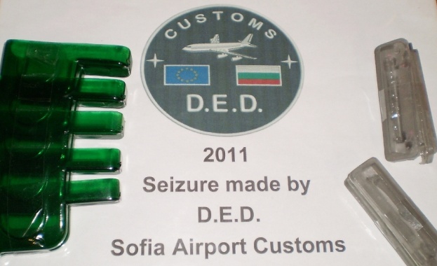Митничарите на летище София хванаха скимиращи устройства в две пратки