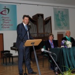 Зам.-кметът Георги Титюков с ученици и учители от „СОУ „П.Хилендарски” на първия учебен ден