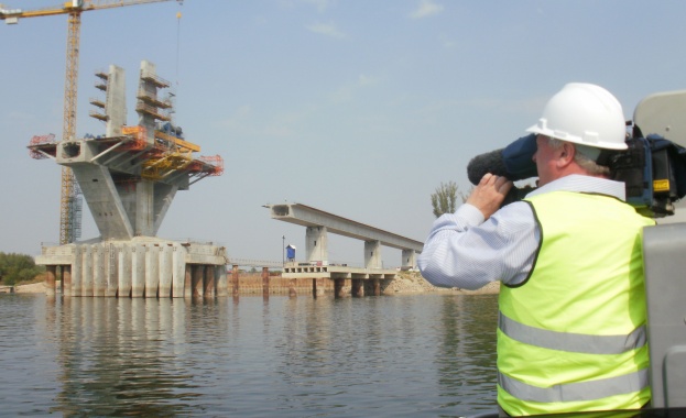 Шофьор обърка пътя и тръгна по "Дунав мост 2" 