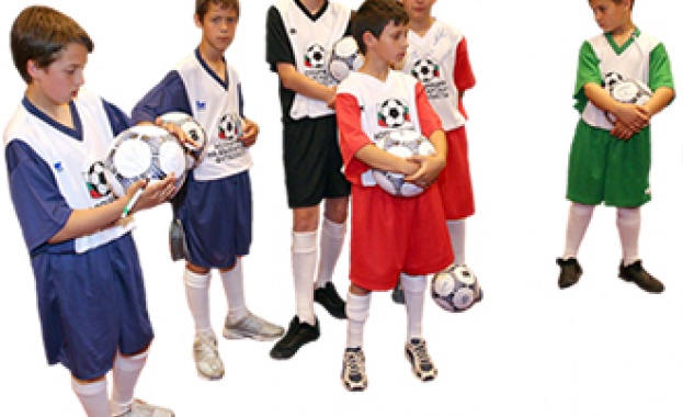 Близо 300 деца премериха сили в турнир по футбол между детските градини в Бургас