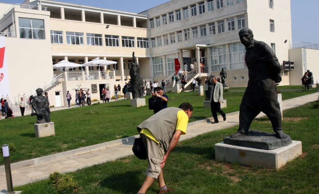 Темата на седмицата определено е Паметникът на Съветската армия Каква