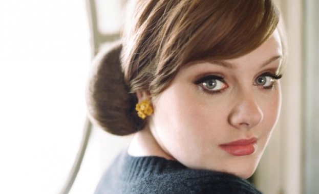 Адел се възстановява след операцията, албумът й „21” чупи рекорди  