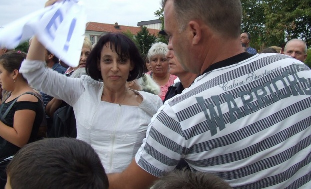 Полицаи извиха ръцете на кандидат за кмет на ЕНП