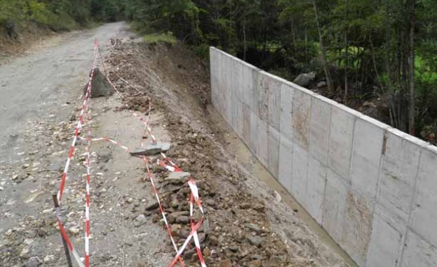 Приключи изграждането на подпорната стена на р.Златарица