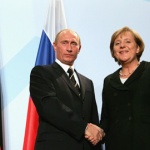 Владимир Путин търси обща кауза с Ангела Меркел срещу Доналд Тръмп