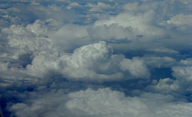 От запад облачността ще започне да намалява