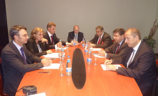 Трайков: Имаме амбиция газът по междусистемната връзка с Гърция да потече през 2013 г.