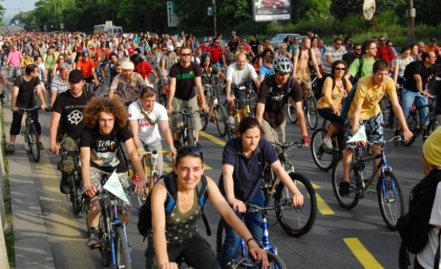 Стотици велосипедисти се включиха в Европейския ден без автомобили в София