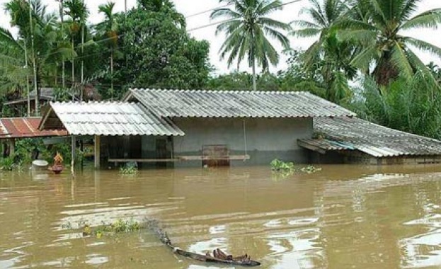 Жертвите на наводненията в Тайланд достигнаха 366 души
