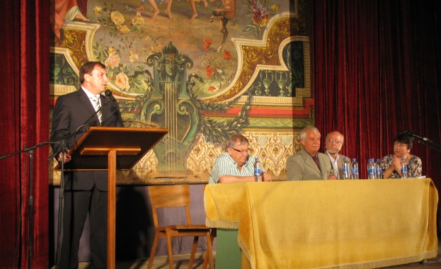 Кандидатите за президент и вицепрезидент Алексей Петров и Николай Георгиев откриха предизборната си кампания в Тетевен