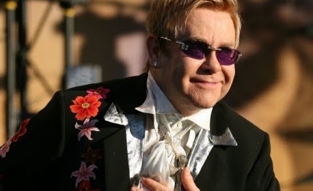 Елтън Джон ще снима филм-биография 