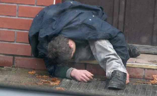 Пиян жител на Зеленоград оживя след падане от 10-я етаж 