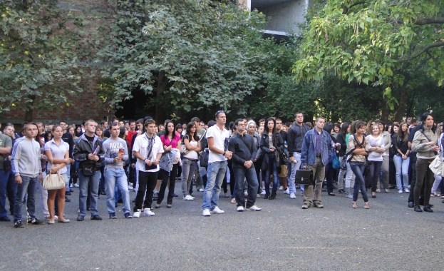 Повече от 1 000 първокурсници посрещна Университет ''Проф. д-р Асен Златаров'' – Бургас