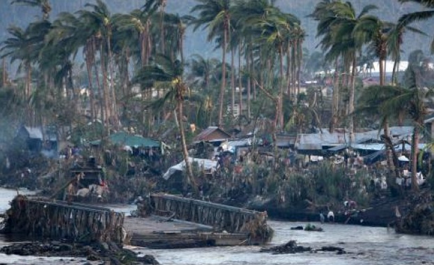 Мощен тайфун удари Филипините на Коледа