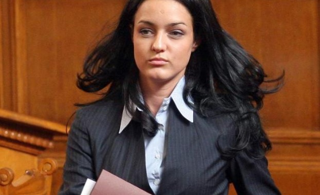 Калина Крумова: Напускам "Атака", защото не се чувствам разбрана там