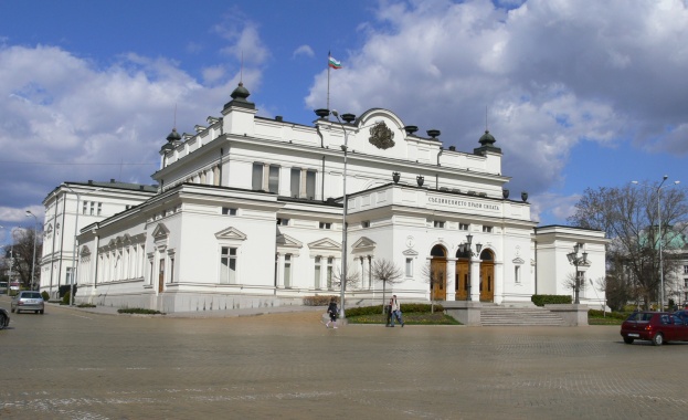 Гласуват промените в Закона за помощите за деца