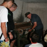 Младите изучават тънкостите на занаятите, запазват родовата памет
