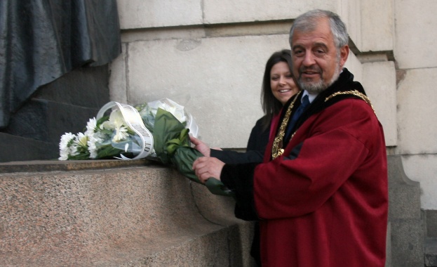 Илчев към първокурсниците: Не им вярвайте, че е важно портфейлът да е пълен, а главата - празна    