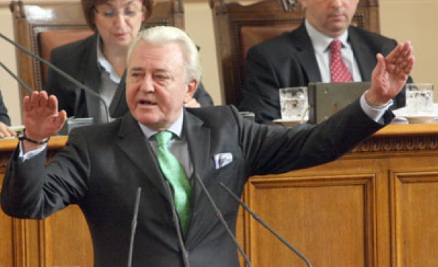 Асен Агов: Размириците нарушиха тъканта на демокрацията