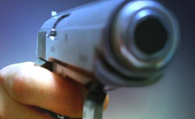 25-годишният мъж се е прострелял със законно притежаваното си оръжие  