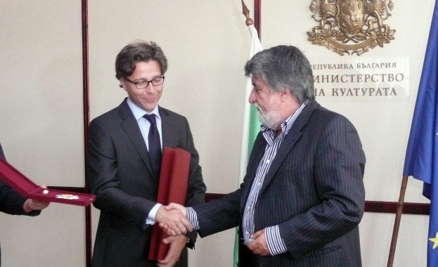 Министър Рашидов връчи отличието „Златен век"  на Давид Вейзман