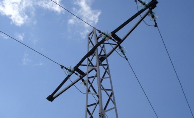 Част от страната в момента се захранва с ток само от аварийни далекопроводи