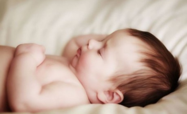 Изоставиха пеленаче в двора на жилищна кооперация в София 