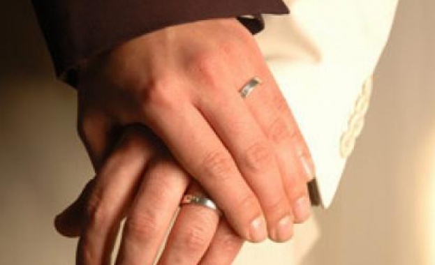Великобритания: Разрешават еднополовите бракове и в църква