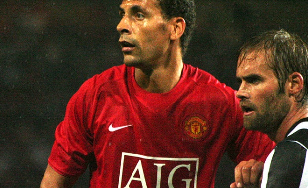 Бивш клуб на Христо Стоичков с оферта към Рио Фърдинанд