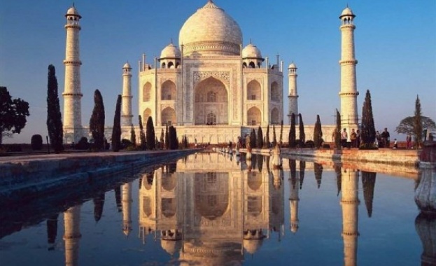 Индия отваря Тадж Махал и други исторически забележителности 