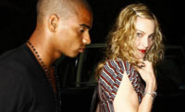 Мадона планира женитба с млад танцьор 