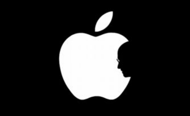 Стив Джобс на логото на "Епъл"