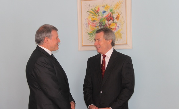 Румен Христов се срещна с Джеймс Уорлик