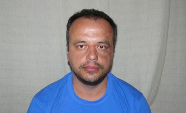 Мъжът с димките изпоти разпитващите в полицията