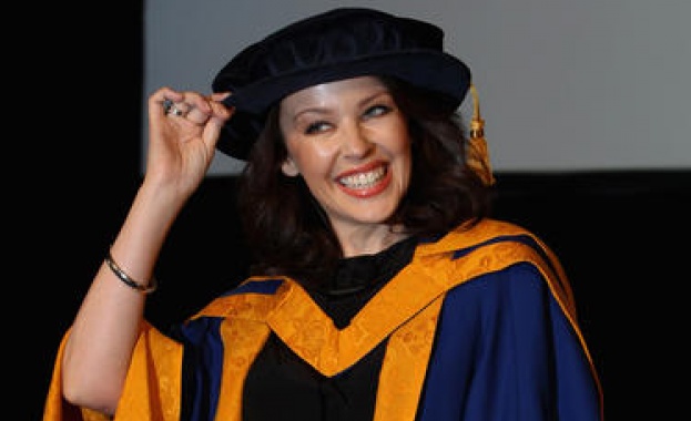 Кайли Миноуг получи докторско звание