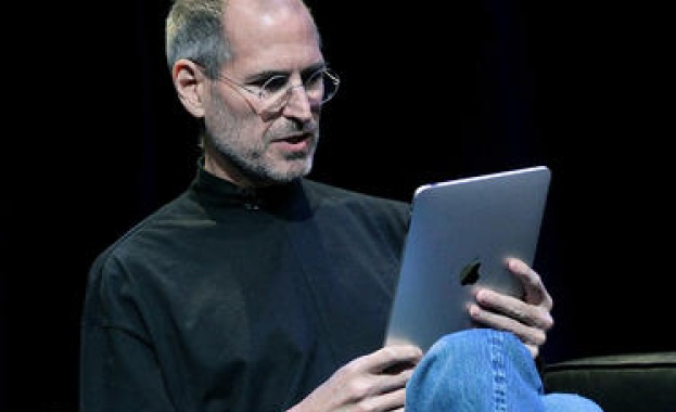 Бронзова статуя на Стив Джобс в Будапеща